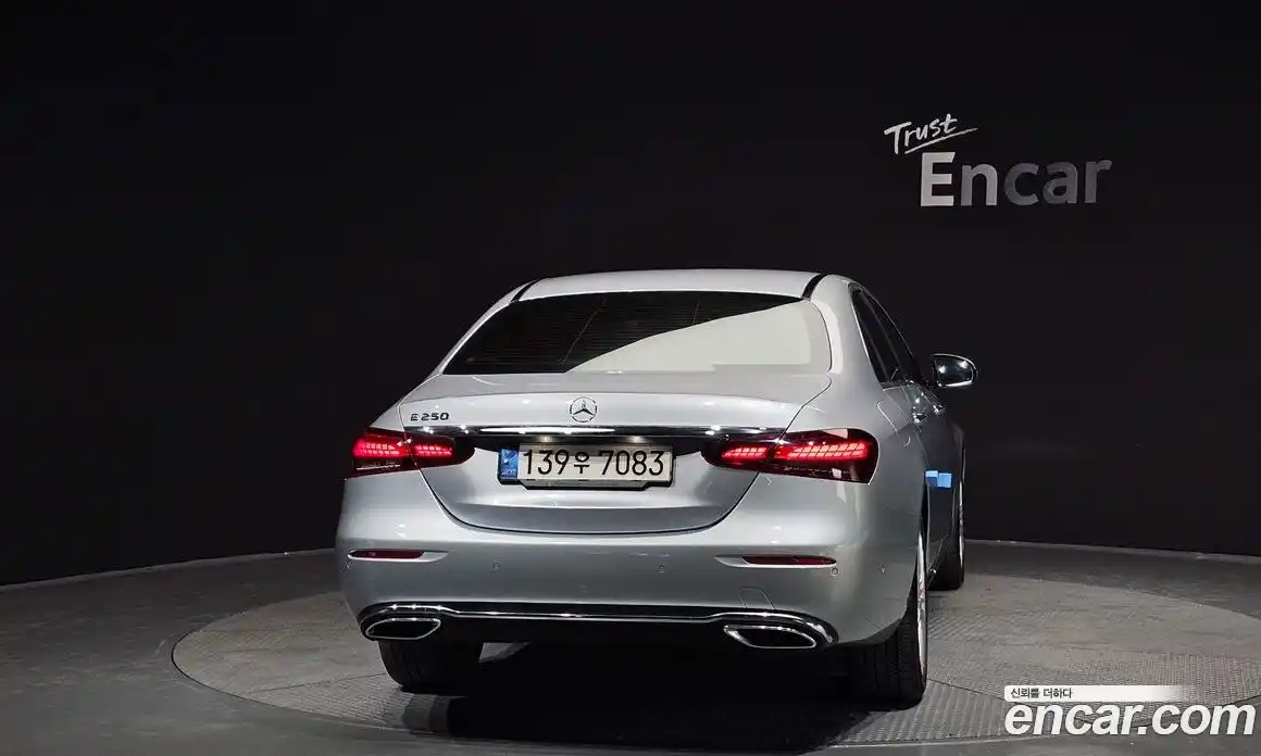 Mercedes-Benz E-Class 2022 2.0 Автомат в Москве № 893181, фото 4