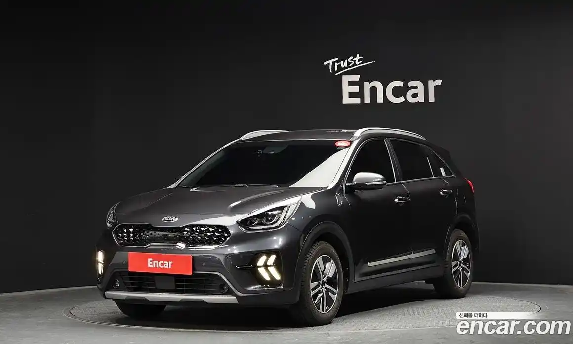 Kia Niro 2021 1.6 Автомат в Москве № 855573, фото 1