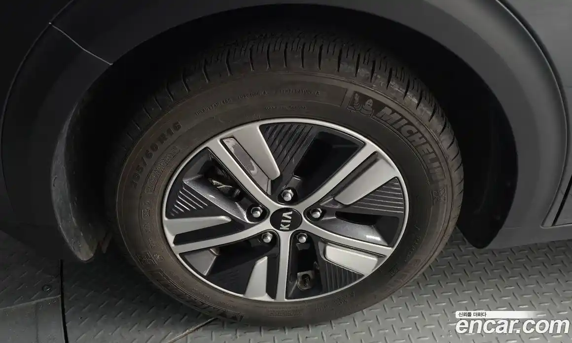 Kia Niro 2021 1.6 Автомат в Москве № 855573, фото 5