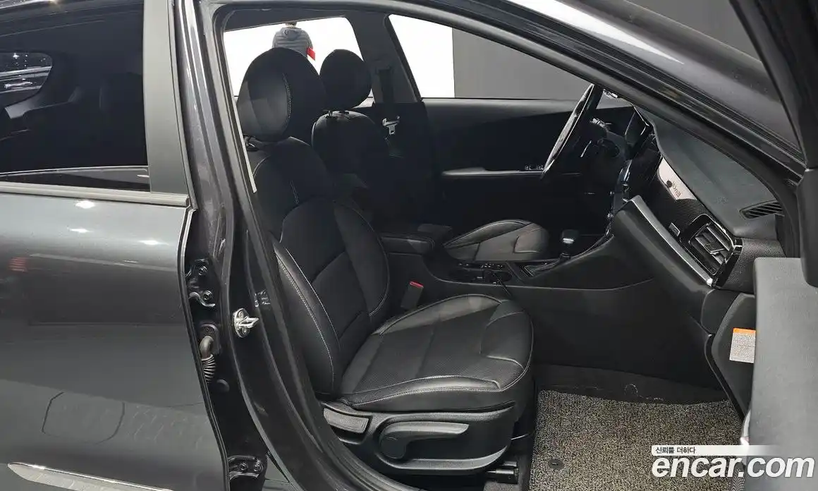 Kia Niro 2021 1.6 Автомат в Москве № 855573, фото 10