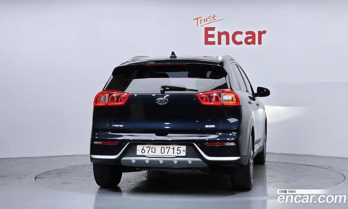 Kia Niro 2016 1.6 гидро в Москве № 888048, фото 4