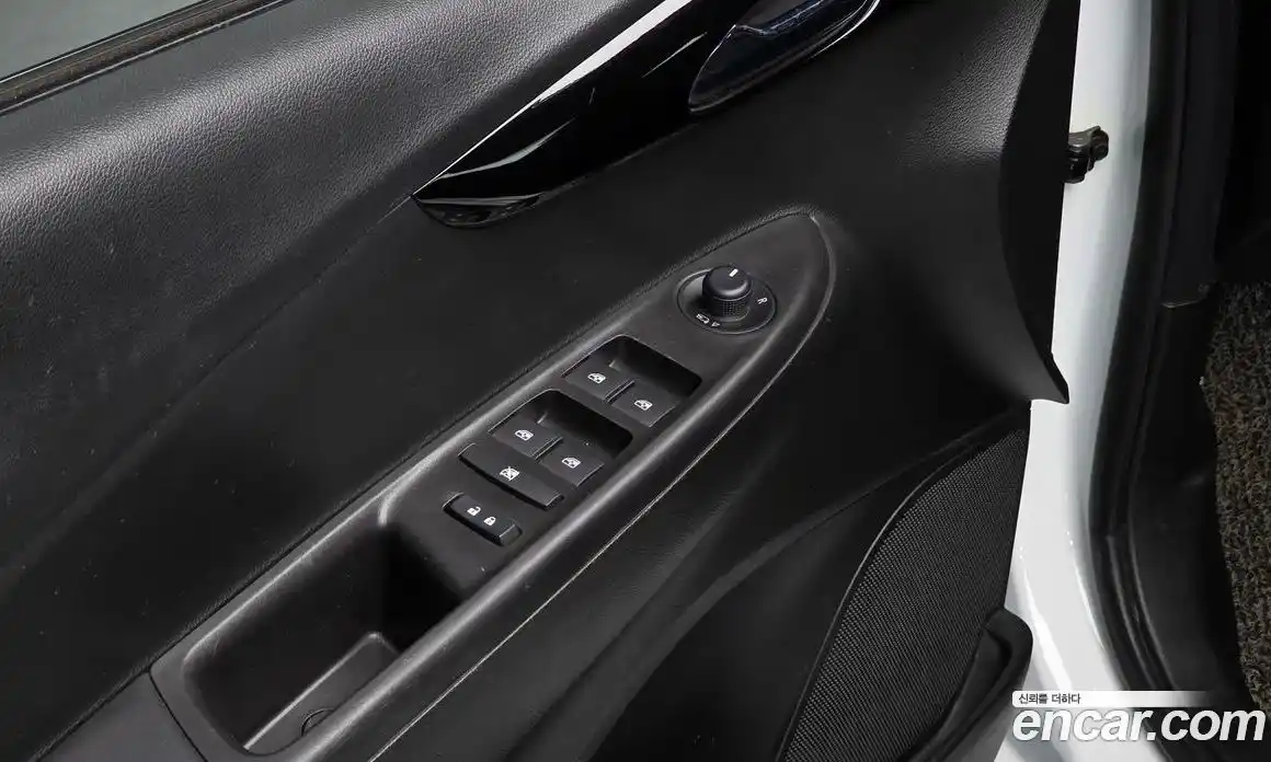 Chevrolet Spark 2016 1.0 гидро в Москве, фото 17