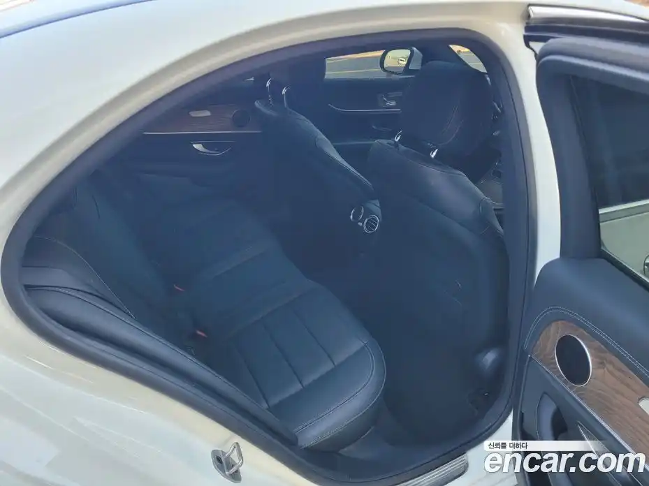 Mercedes-Benz E-Class 2022 2.0 Автомат в Москве № 892701, фото 12