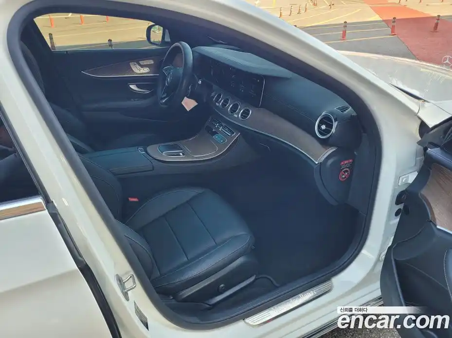 Mercedes-Benz E-Class 2022 2.0 Автомат в Москве № 892701, фото 13