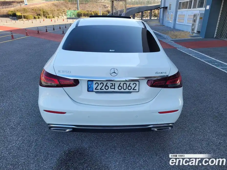 Mercedes-Benz E-Class 2022 2.0 Автомат в Москве № 892701, фото 4