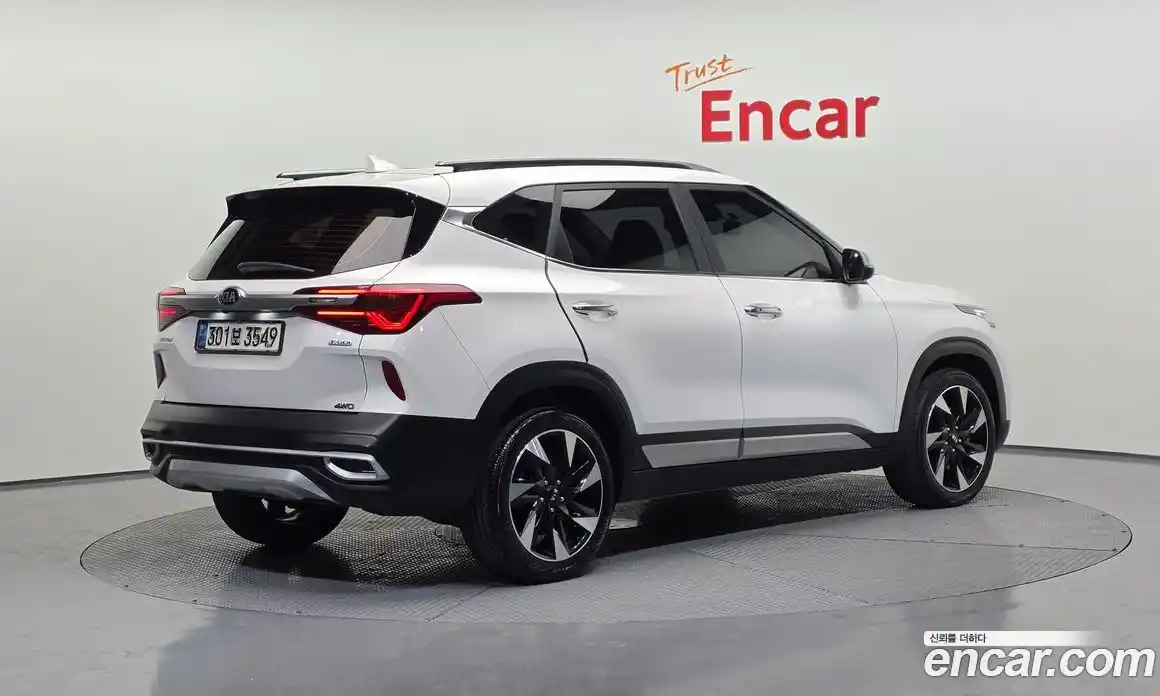 Kia Seltos 2021 1.6 Автомат в Москве № 855202, фото 2