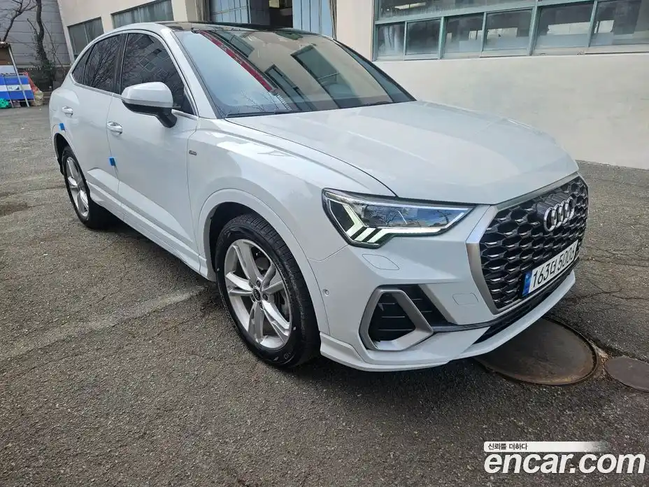 Audi Q3 2023 2.0 Автомат в Москве № 860126, фото 1