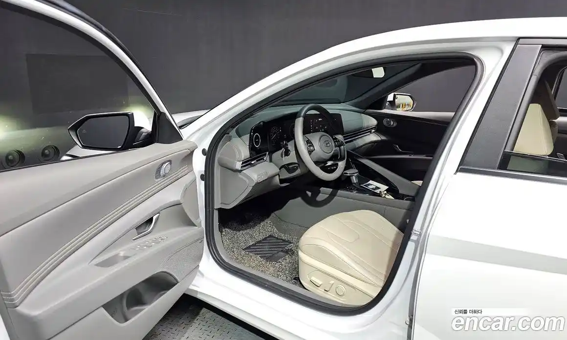 Hyundai Avante 2023 1.6 Автомат в Москве № 886684, фото 10