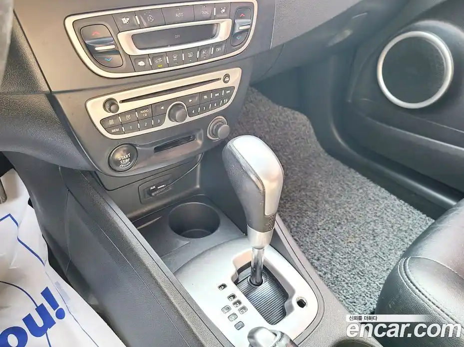 Renault SM3 2011 1.6 гидро в Москве № 887684, фото 11