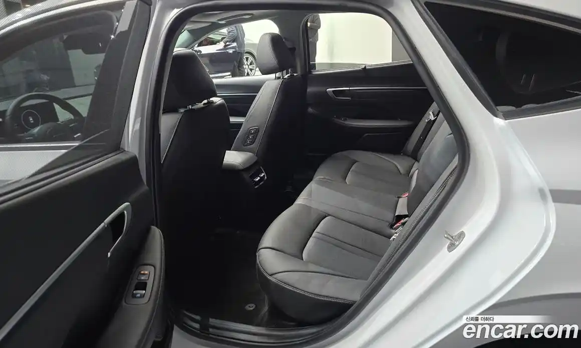 Hyundai Sonata 2023 2.0 Автомат в Москве № 111487, фото 11