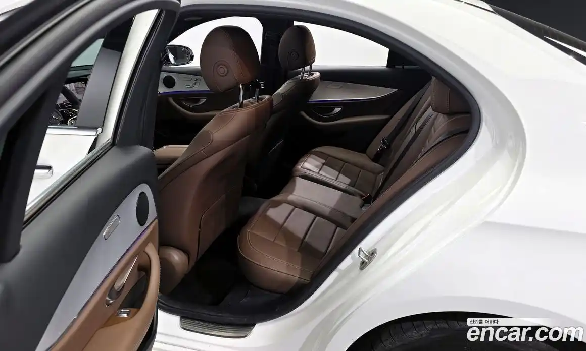 Mercedes-Benz E-Class 2021 2.0 Автомат в Москве № 859007, фото 11