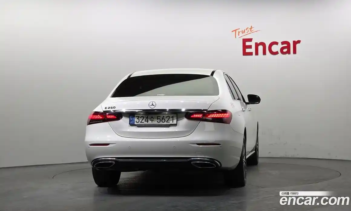 Mercedes-Benz E-Class 2021 2.0 Автомат в Москве № 859007, фото 4