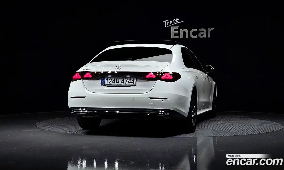 Mercedes-Benz E-Class 2025 2.0 Автомат в Москве № 892464, фото 4