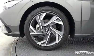 Hyundai Avante 2023 1.6 Автомат в Москве № 927835, миниатюра 5