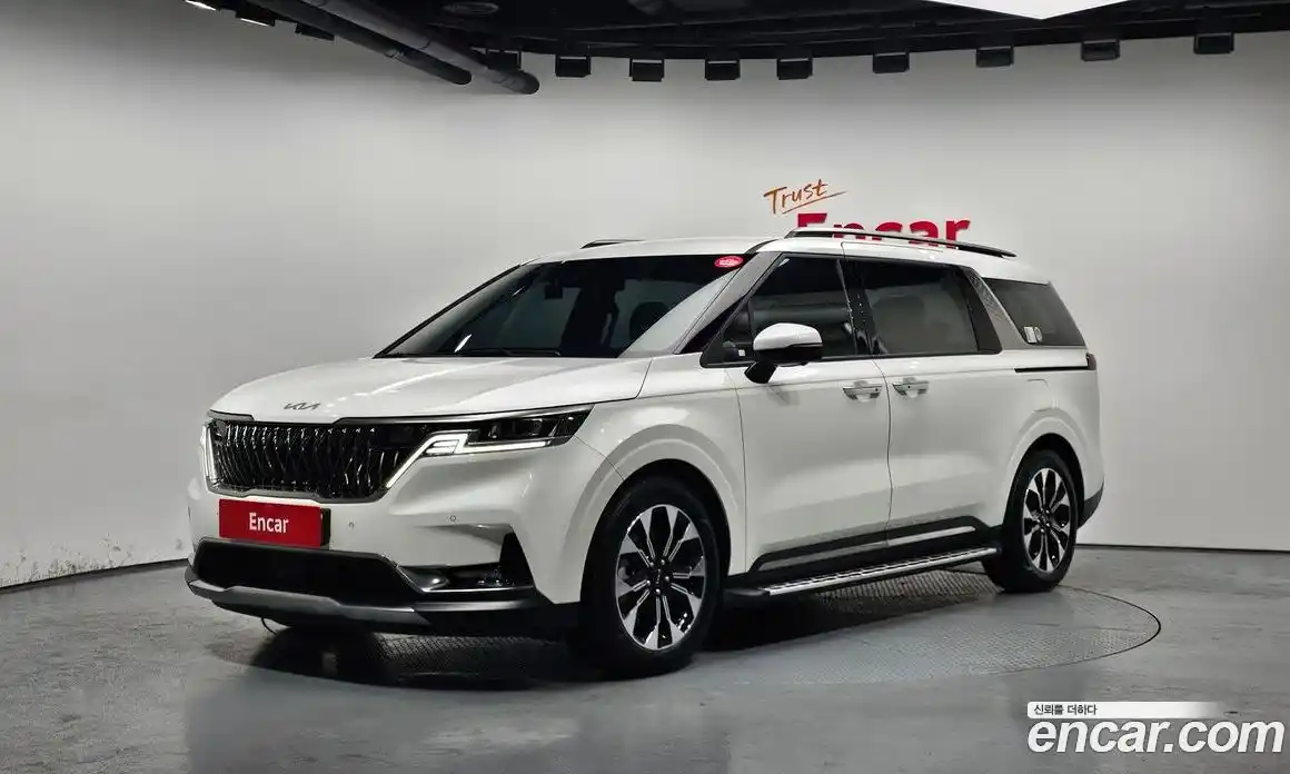 Kia Canival 2023 3.5 Автомат в Москве № 928996, фото 1