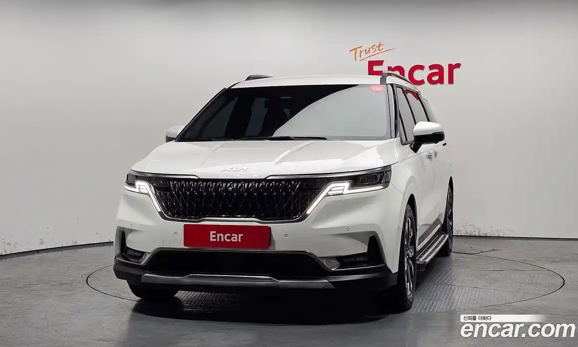 Kia Canival 2023 3.5 Автомат в Москве № 928996, фото 3