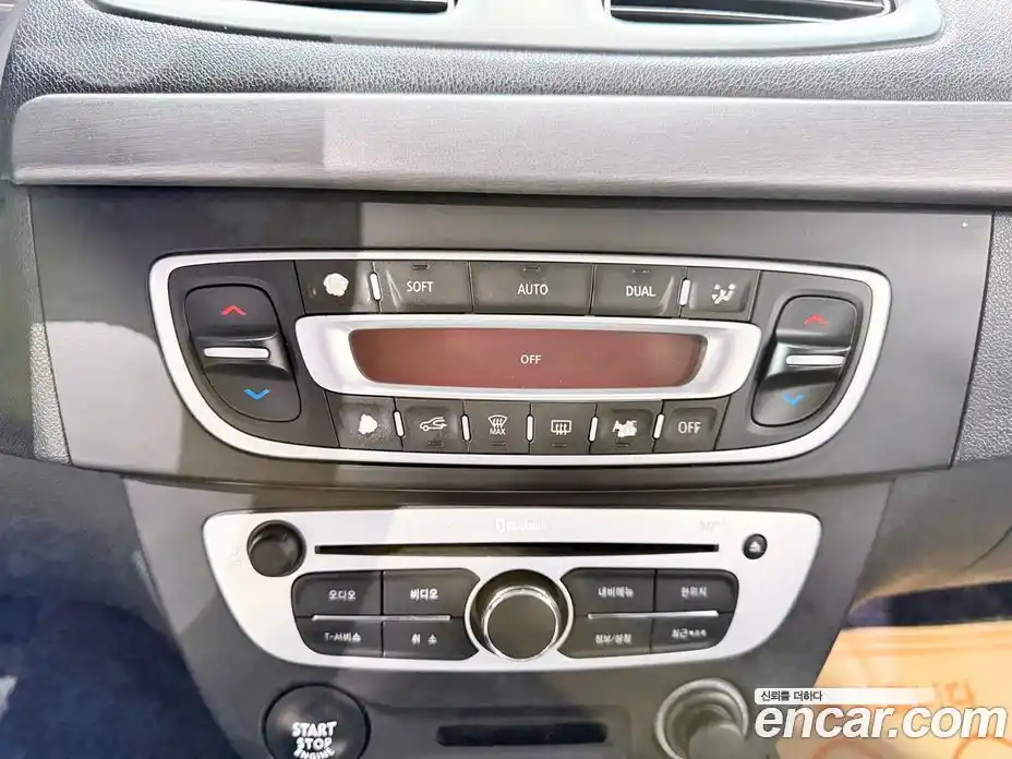 Renault SM3 2017 1.6 гидро в Москве № 929188, фото 11