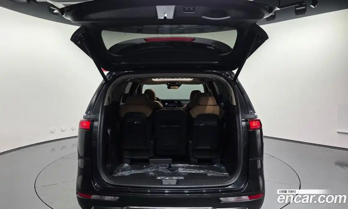 Kia Canival 2023 3.5 Автомат в Москве № 929307, фото 19