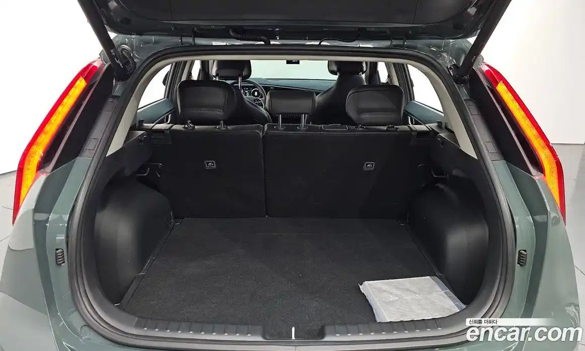 Kia Niro 2022 1.6 Автомат в Москве № 930188, фото 20