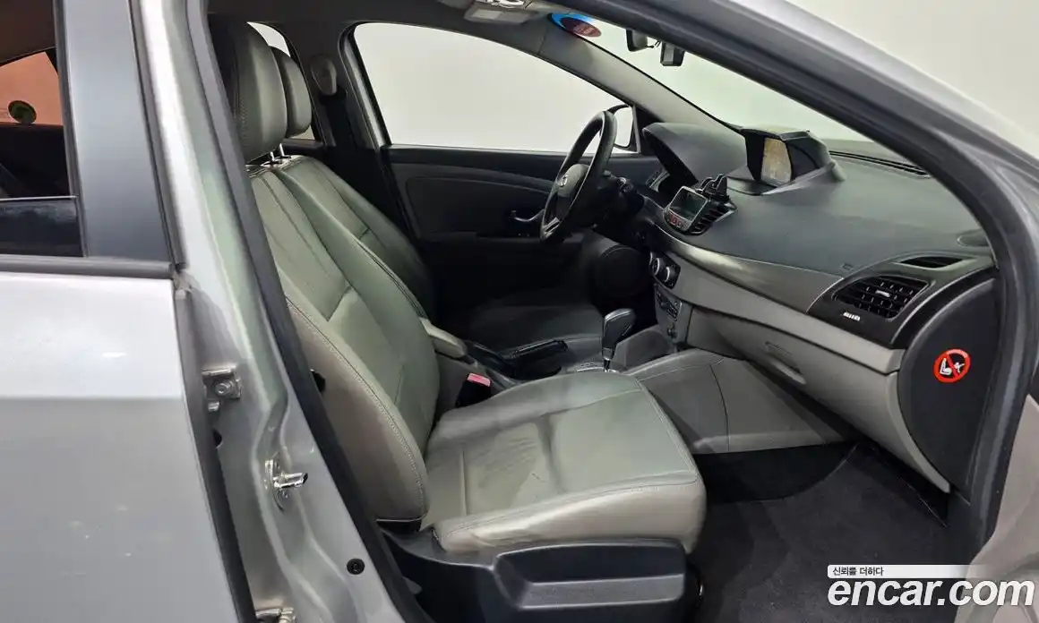 Renault SM3 2010 1.6 гидро в Москве № 937532, фото 11