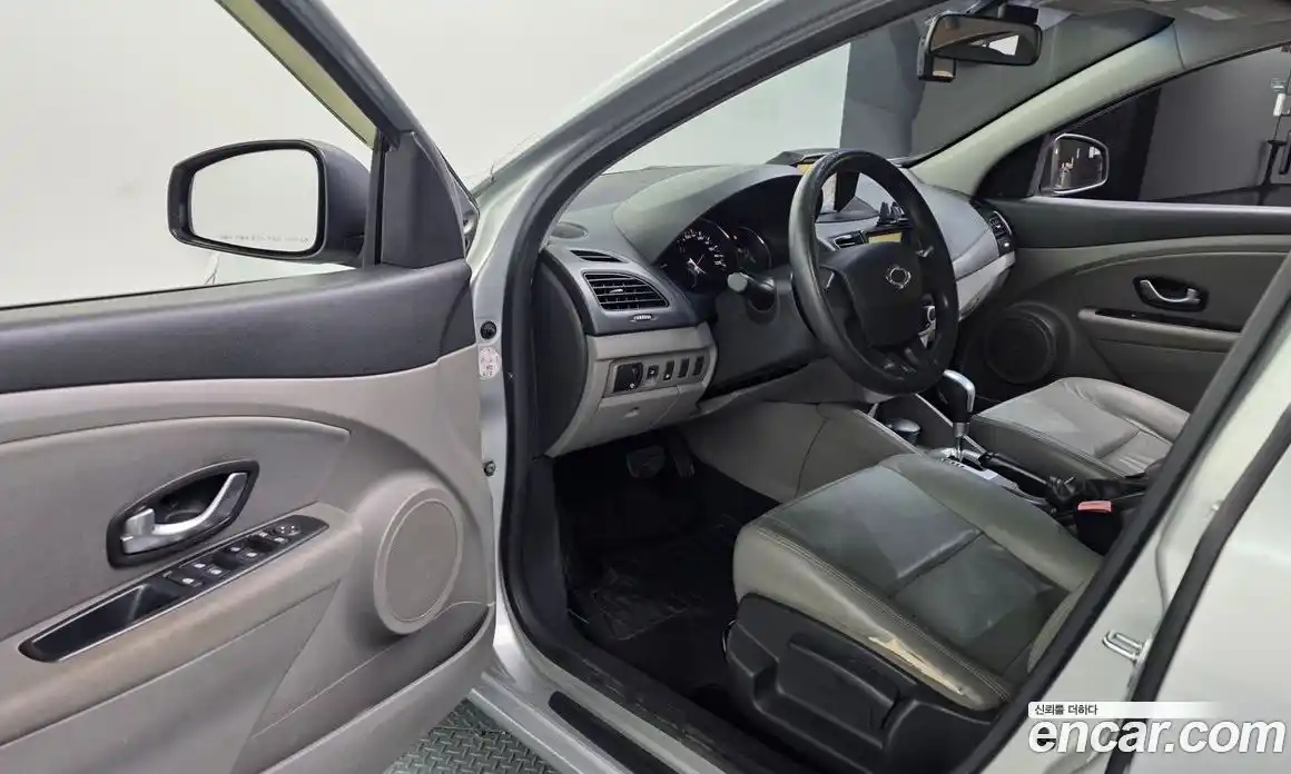 Renault SM3 2010 1.6 гидро в Москве № 937532, фото 10