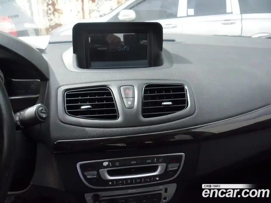 Renault SM3 2013 1.6 Автомат в Москве № 186375, фото 4