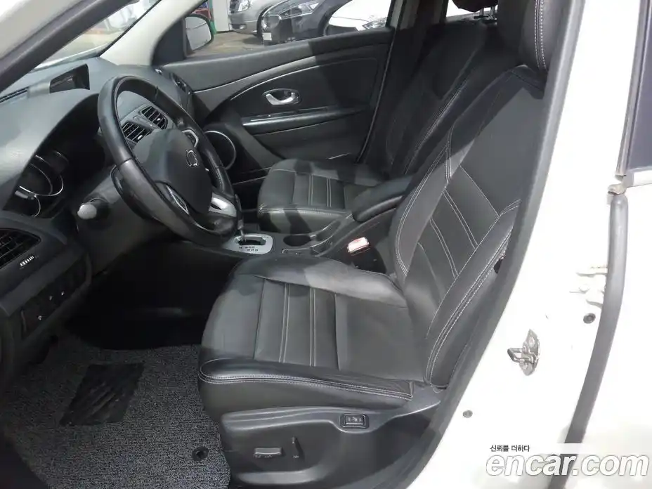 Renault SM3 2013 1.6 Автомат в Москве № 186375, фото 8