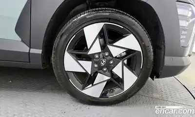 Hyundai Kona 2023 1.6 Автомат в Москве № 926079, миниатюра 5