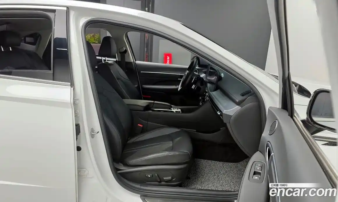 Hyundai Sonata 2023 1.6 Автомат в Москве № 926117, фото 11