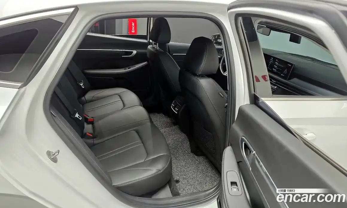 Hyundai Sonata 2023 1.6 Автомат в Москве № 926117, фото 12