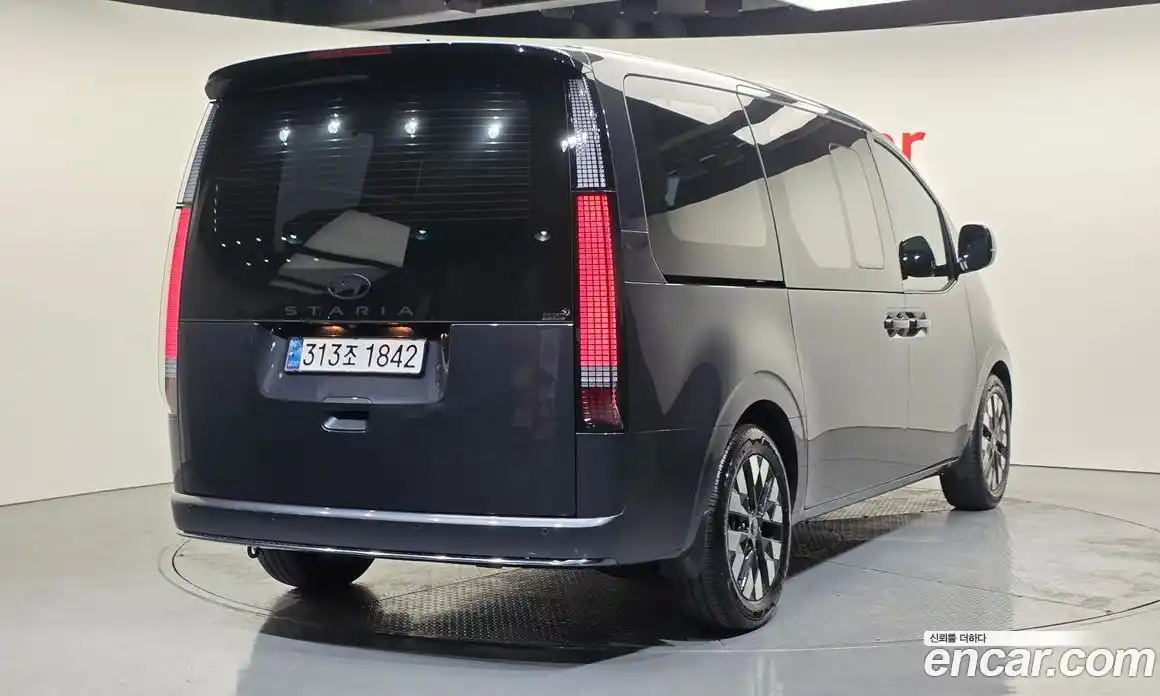 Hyundai Staria 2024 3.5 Автомат в Москве № 926623, фото 2