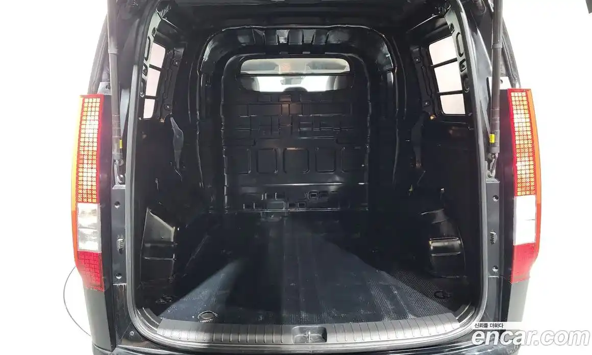 Hyundai Staria 2024 3.5 Автомат в Москве № 927794, фото 20