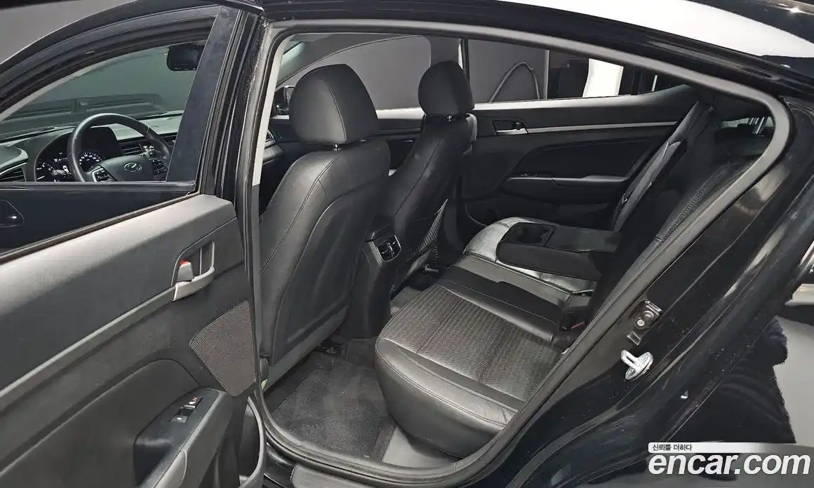 Hyundai Avante 2015 1.6 гидро в Москве № 928067, фото 12
