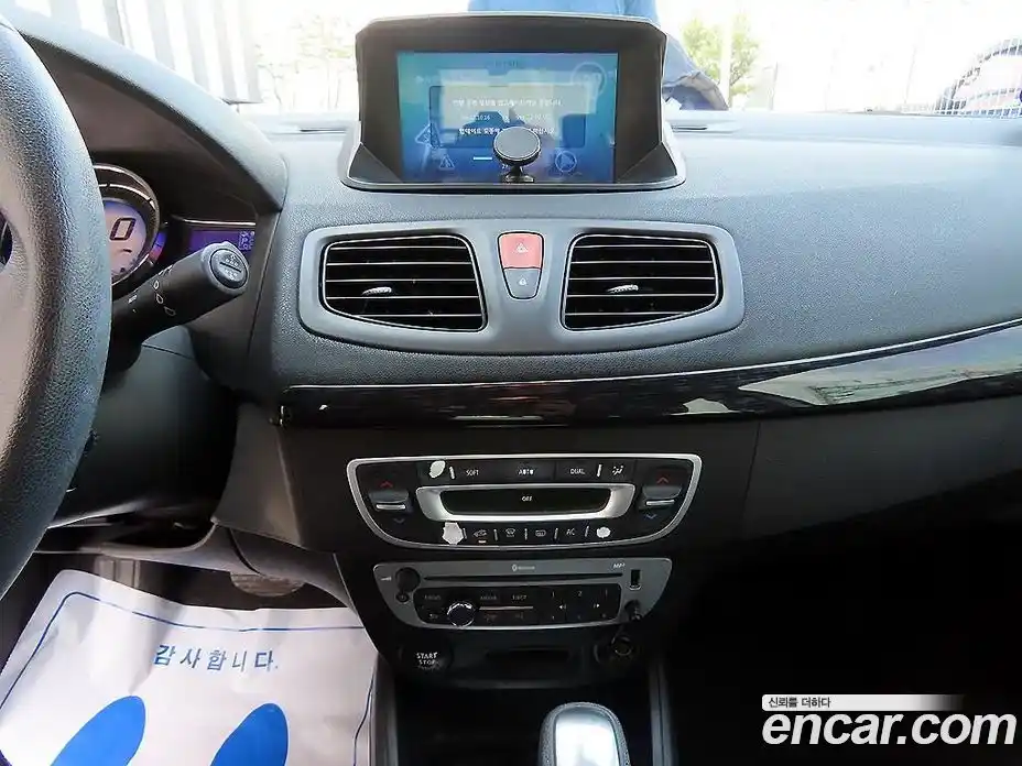 Renault SM3 2015 1.6 гидро в Москве № 928486, фото 13