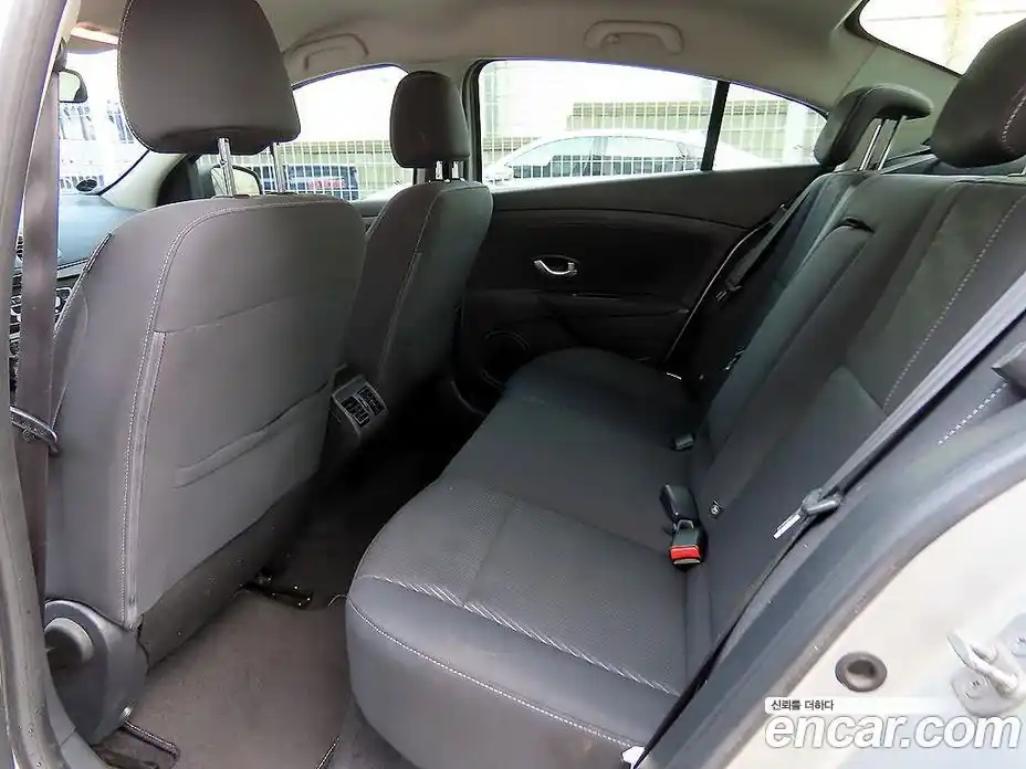 Renault SM3 2015 1.6 гидро в Москве № 928486, фото 6