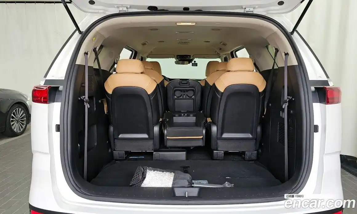 Kia Canival 2023 3.5 Автомат в Москве № 929252, фото 19