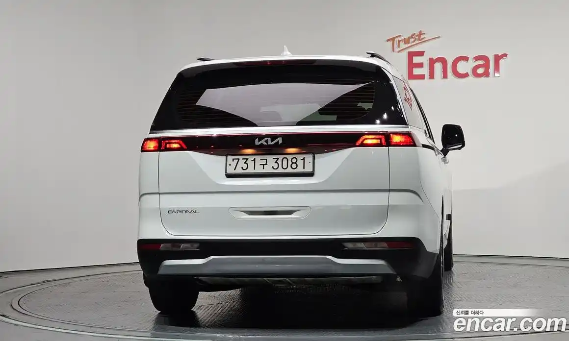 Kia Canival 2023 3.5 Автомат в Москве № 929252, фото 3