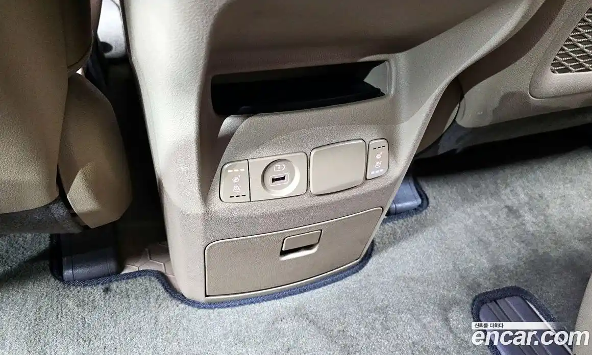 Kia Canival 2020 3.3 Автомат в Москве № 929532, фото 19