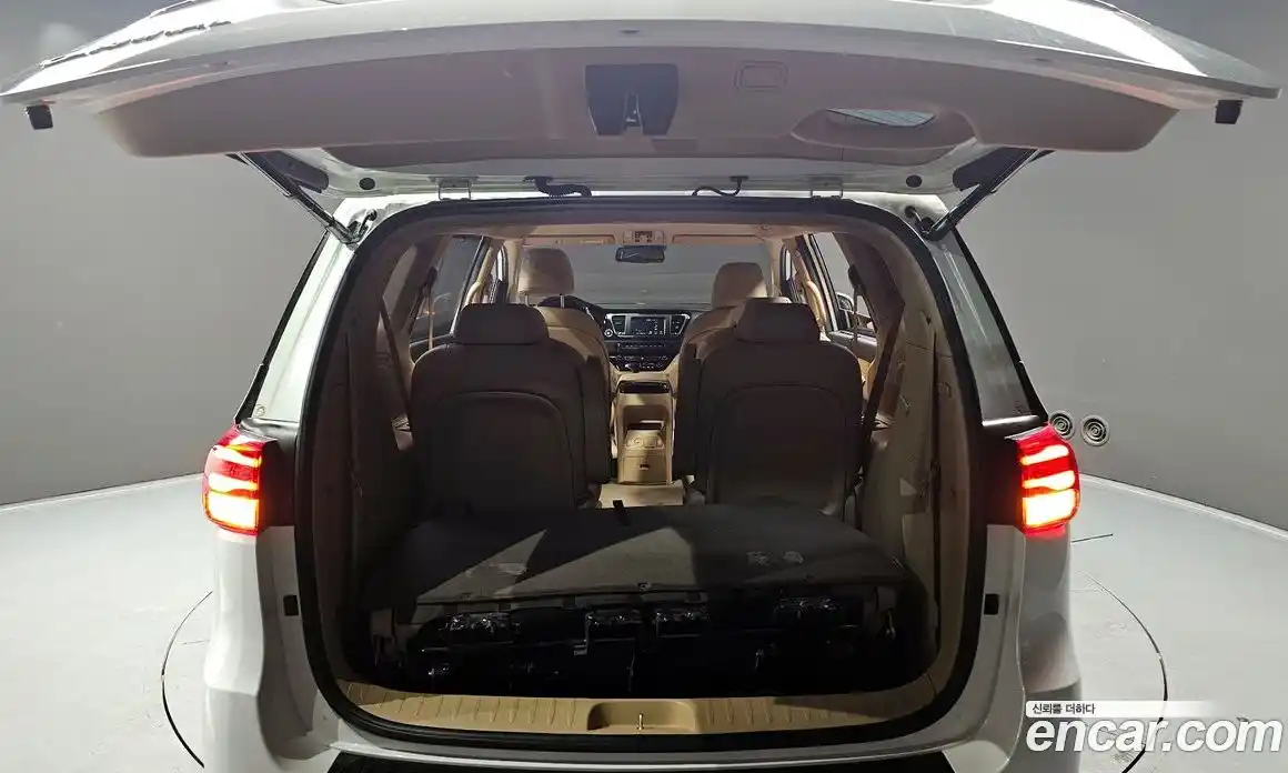 Kia Canival 2020 3.3 Автомат в Москве № 929532, фото 20