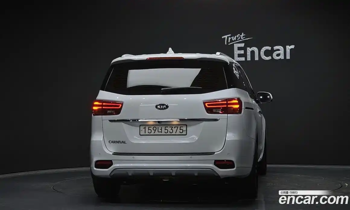 Kia Canival 2020 3.3 Автомат в Москве № 929532, фото 4
