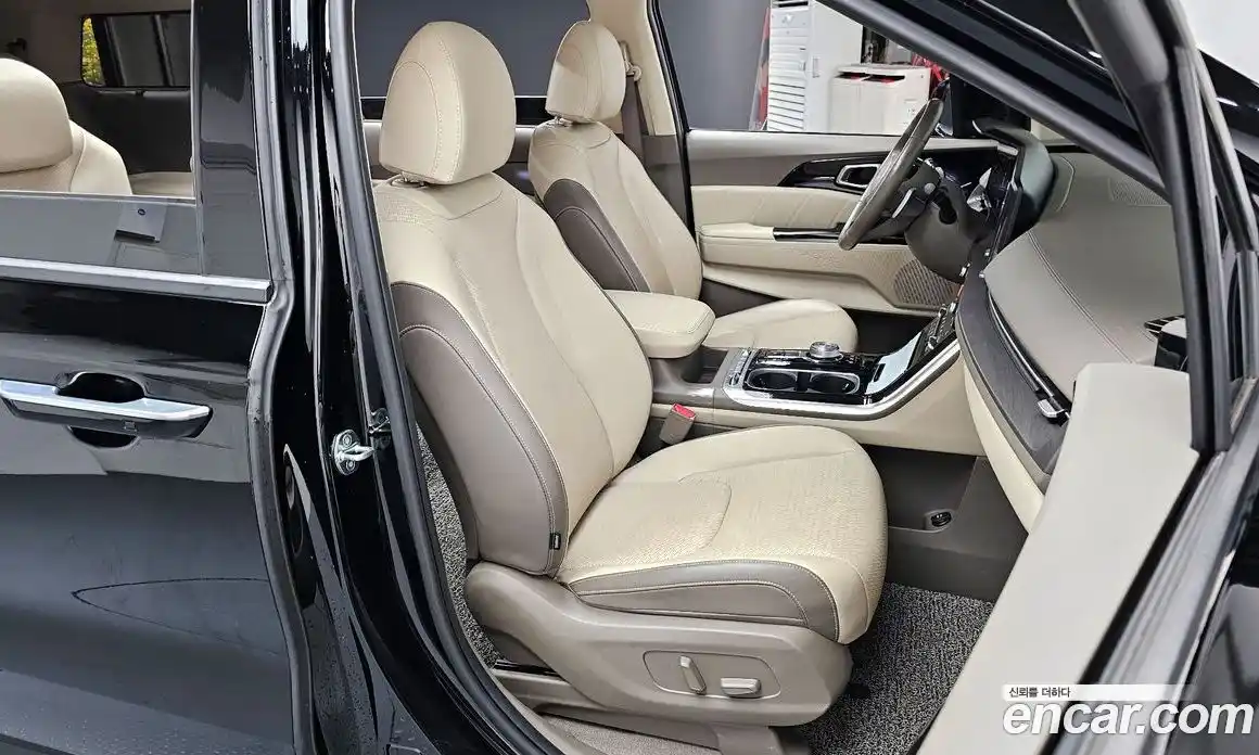 Kia Canival 2023 3.5 Автомат в Москве № 929666, фото 12