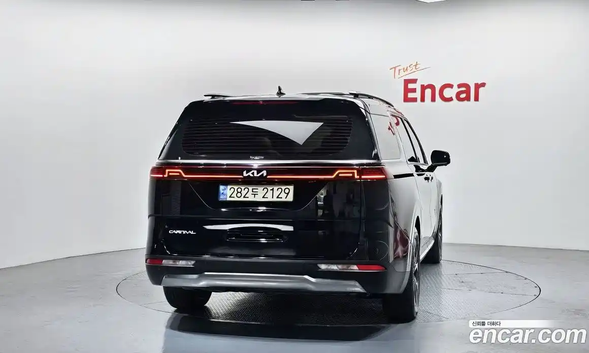 Kia Canival 2023 3.5 Автомат в Москве № 929666, фото 4