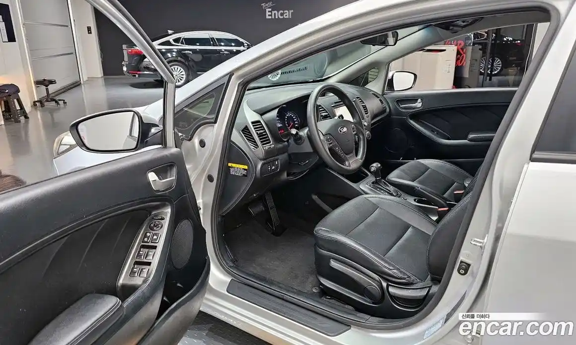 Kia K3 2015 1.6 Автомат в Москве № 930099, фото 10