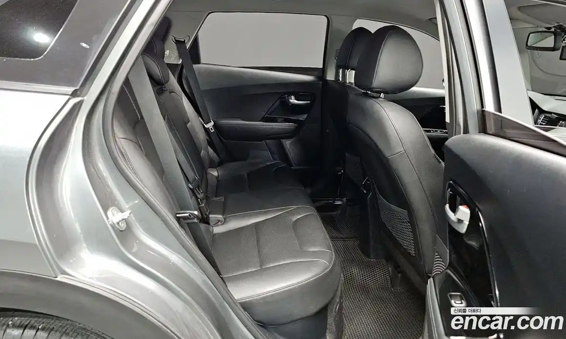 Kia Niro 2018 1.6 Автомат в Москве № 930185, фото 12