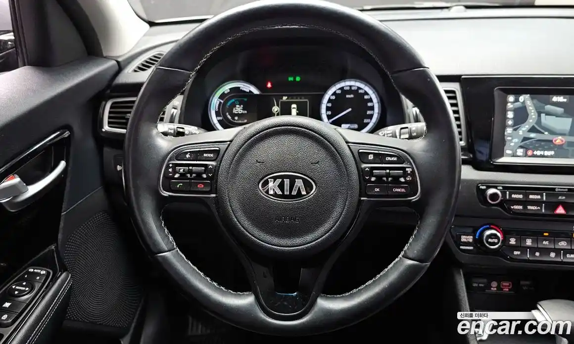 Kia Niro 2018 1.6 Автомат в Москве № 930185, фото 13