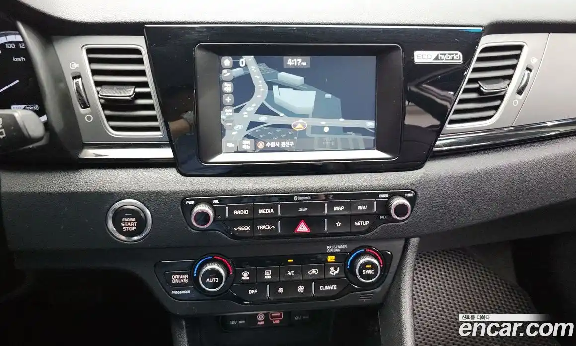 Kia Niro 2018 1.6 Автомат в Москве № 930185, фото 14