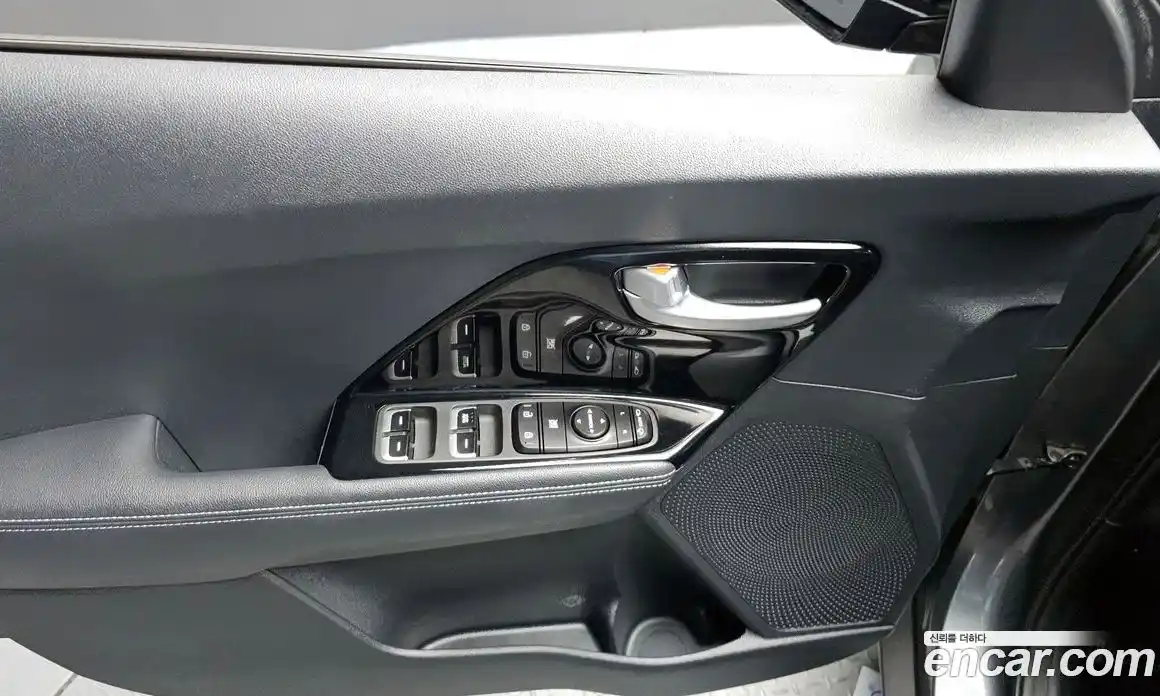 Kia Niro 2018 1.6 Автомат в Москве № 930185, фото 18