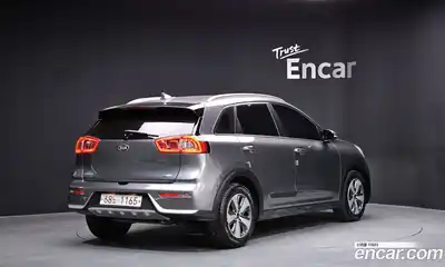 Kia Niro 2018 1.6 Автомат в Москве № 930185, миниатюра 2