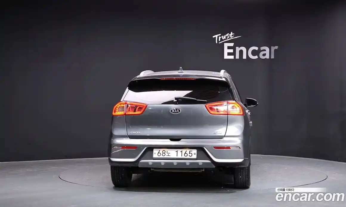 Kia Niro 2018 1.6 Автомат в Москве № 930185, фото 4