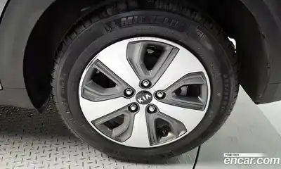 Kia Niro 2018 1.6 Автомат в Москве № 930185, миниатюра 5